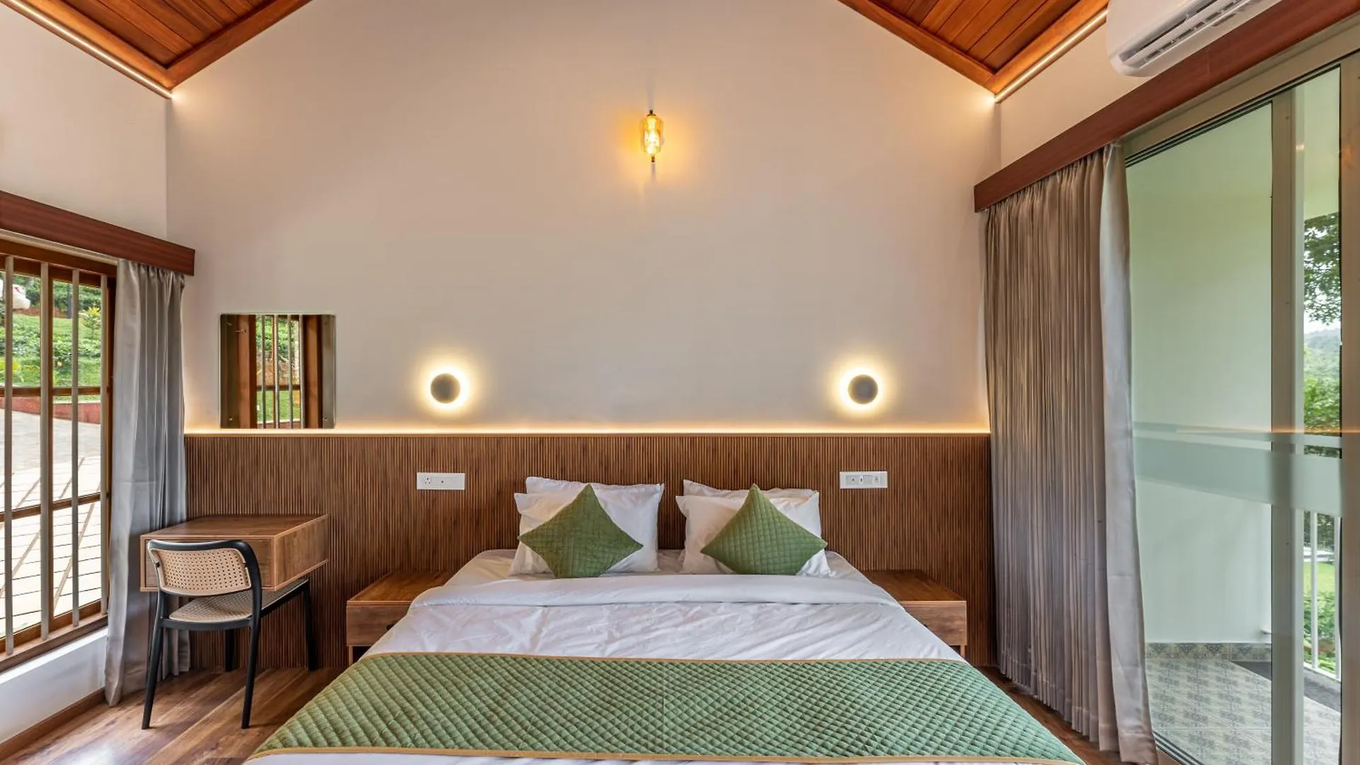 Theyila Wayanad Premium Pool Resort スルタン・バザリー インド