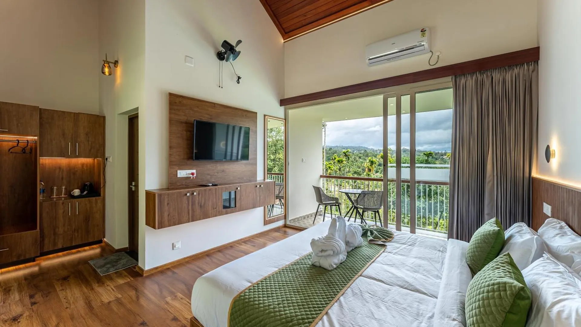Theyila Wayanad Premium Pool Resort スルタン・バザリー インド