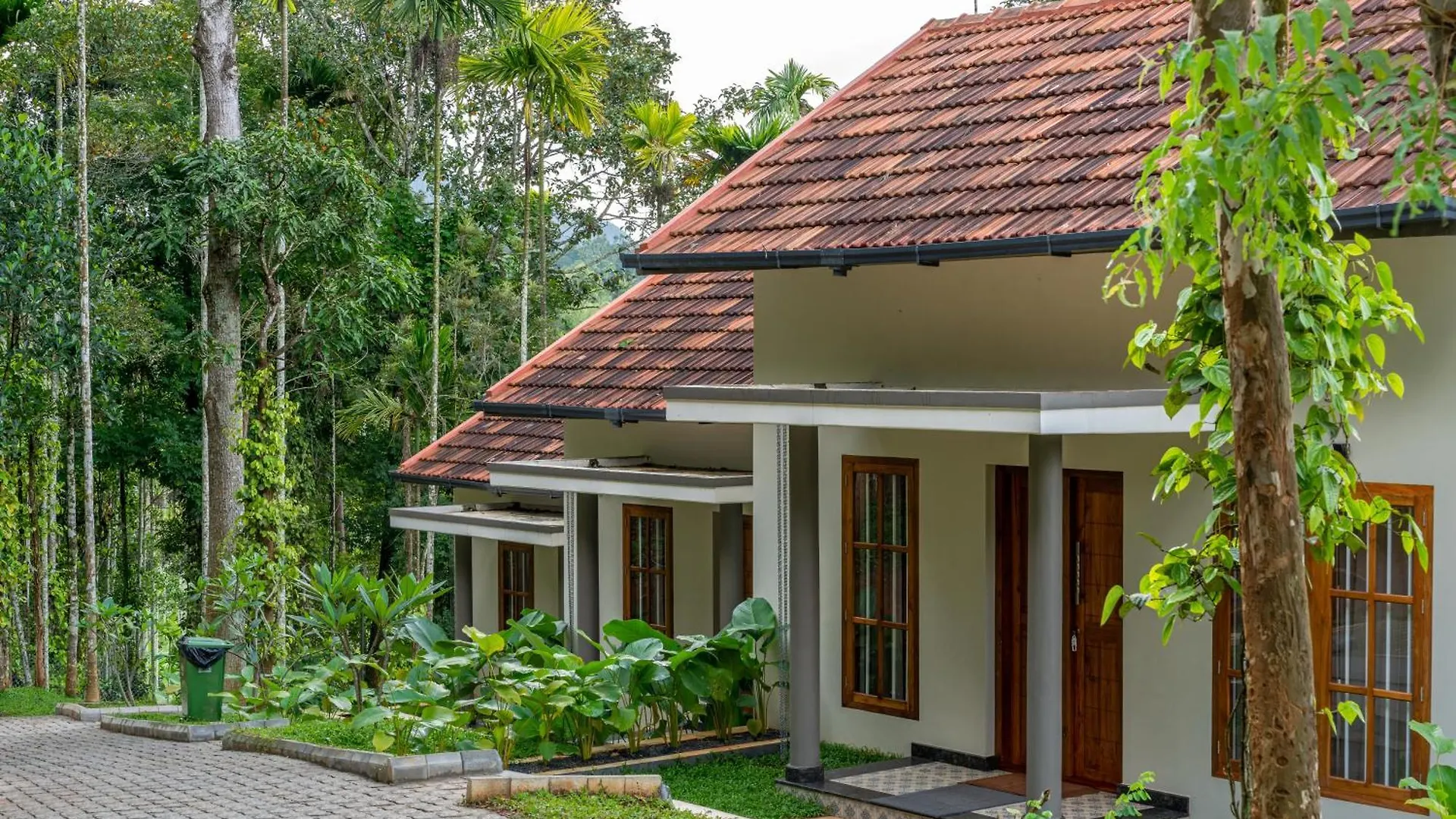 Theyila Wayanad Premium Pool Resort スルタン・バザリー