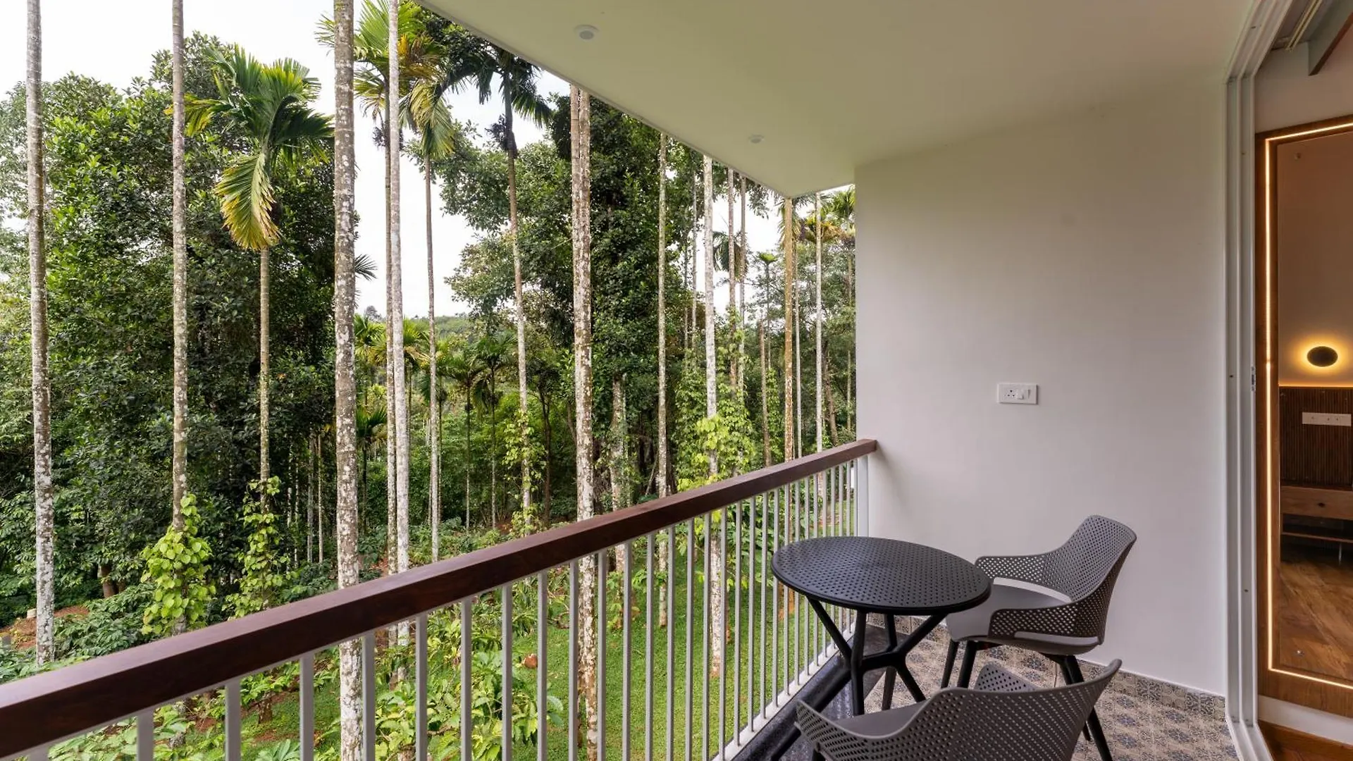 Theyila Wayanad Premium Pool Resort スルタン・バザリー