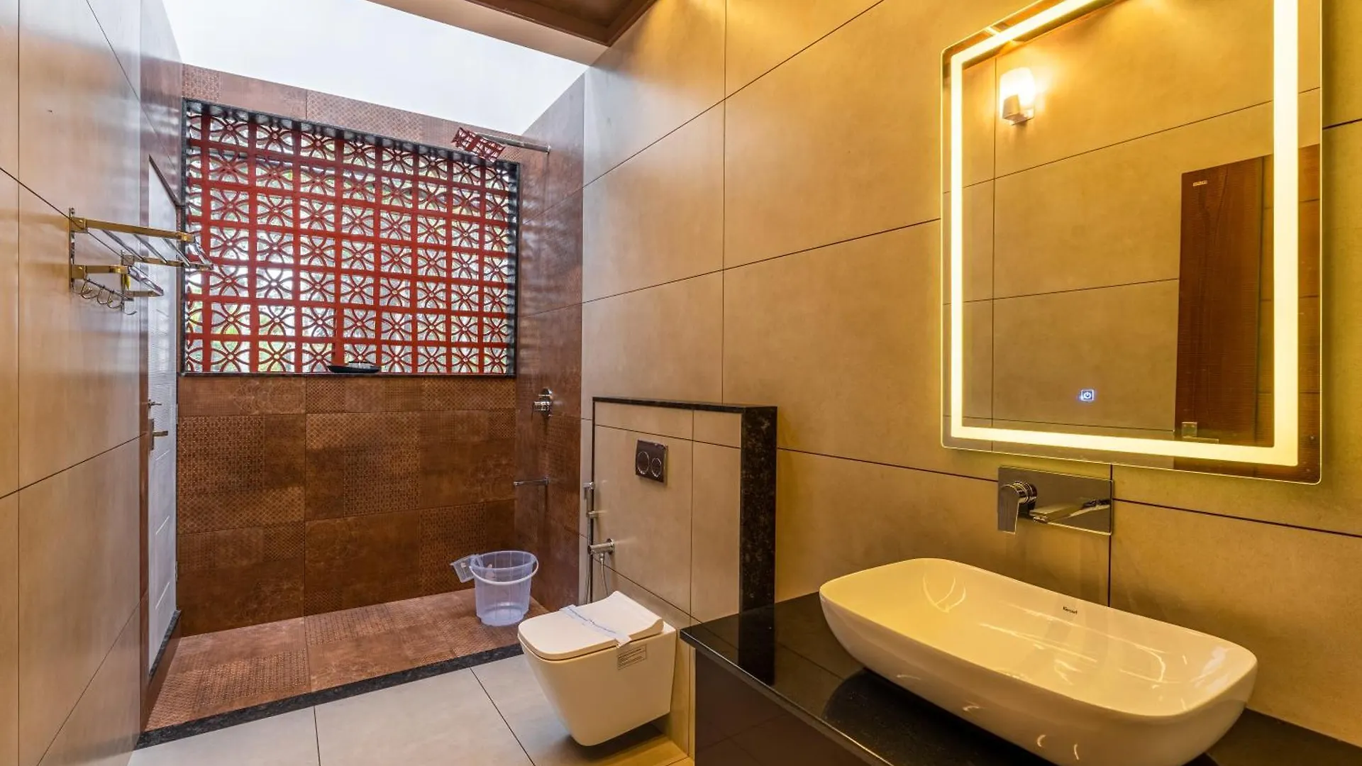 Theyila Wayanad Premium Pool Resort スルタン・バザリー